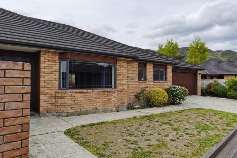 Photo of property in 37 Moana Grove, Waiwhetu, Lower Hutt, 5010