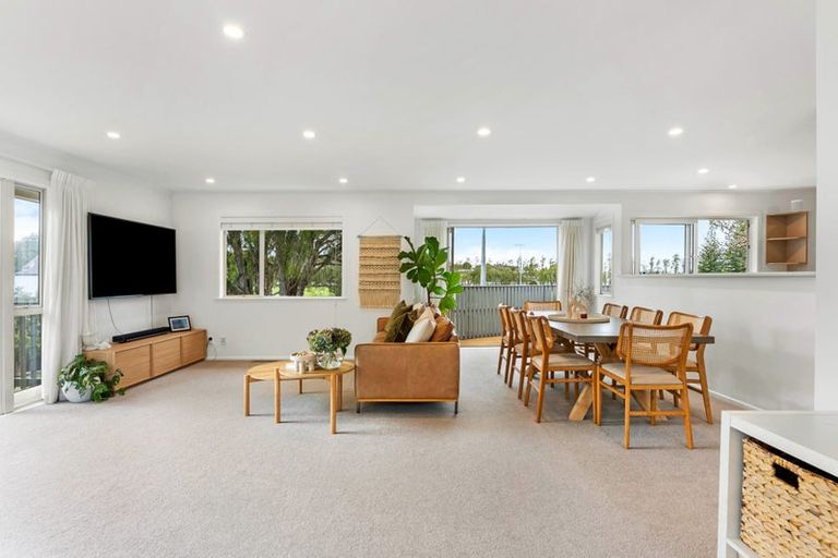 Photo of property in 1/16 Lyttelton Avenue, Forrest Hill, Auckland, 0620