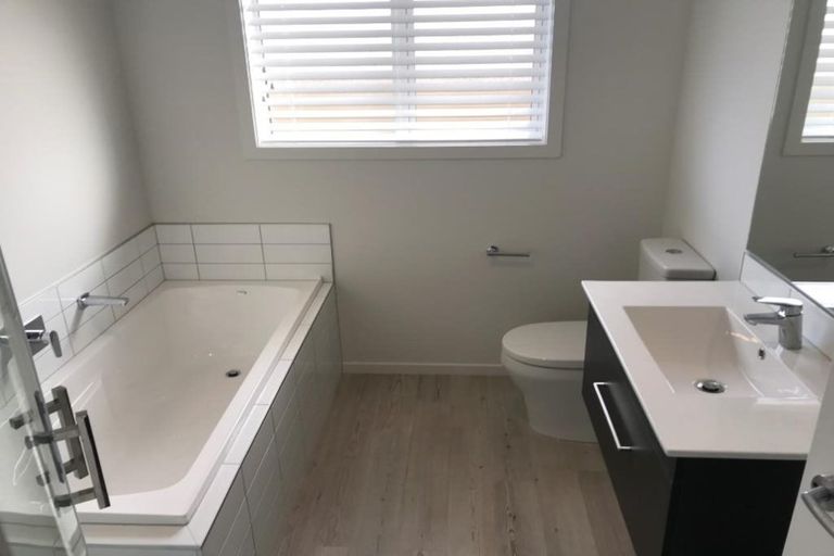 Photo of property in 27 Pohe Street, Waikanae, 5036