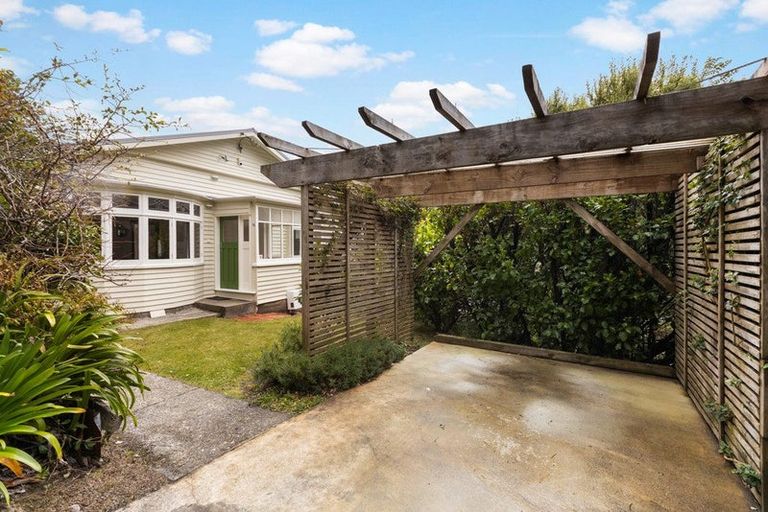 Photo of property in 16 Butt Street, Brooklyn, Wellington, 6021