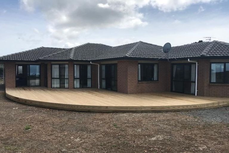 Photo of property in 52 Miles Crescent, Newlands, Wellington, 6037