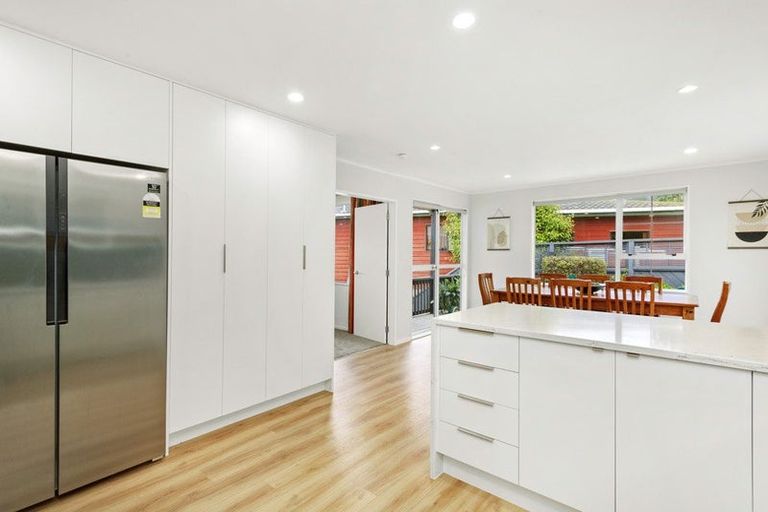 Photo of property in 9 Ordley Grove, Tawa, Wellington, 5028