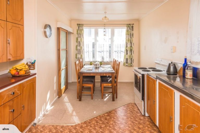 Photo of property in 10 Maire Street, Gonville, Whanganui, 4501