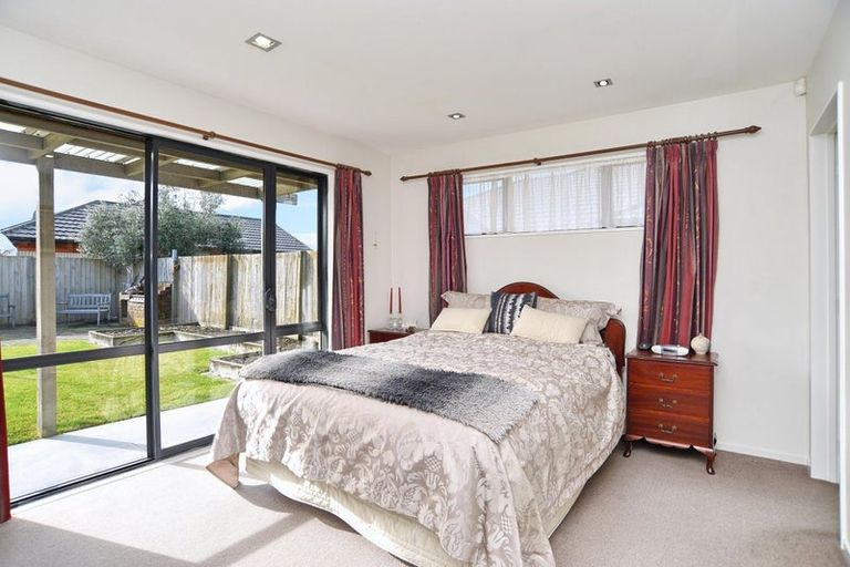 Photo of property in 8 Sheraton Place, Redwood, Christchurch, 8051
