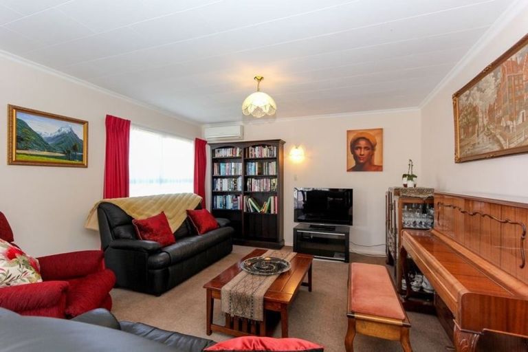 Photo of property in 2/246 Courtenay Street, Strandon, New Plymouth, 4312