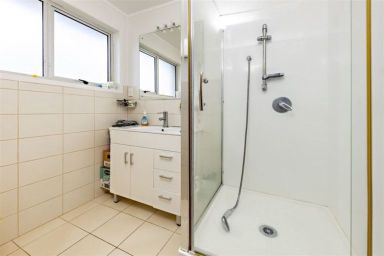 Photo of property in 2/67 Edgewater Drive, Pakuranga, Auckland, 2010