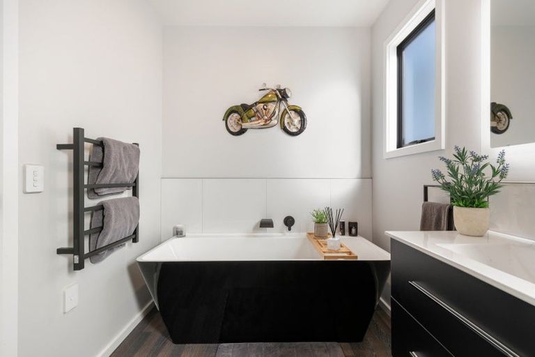 Photo of property in 45 Stratford Drive, Mount Pisa, Cromwell, 9383