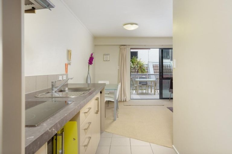 Photo of property in Atlas Apartments, 8/49 Maunganui Road, Mount Maunganui, 3116