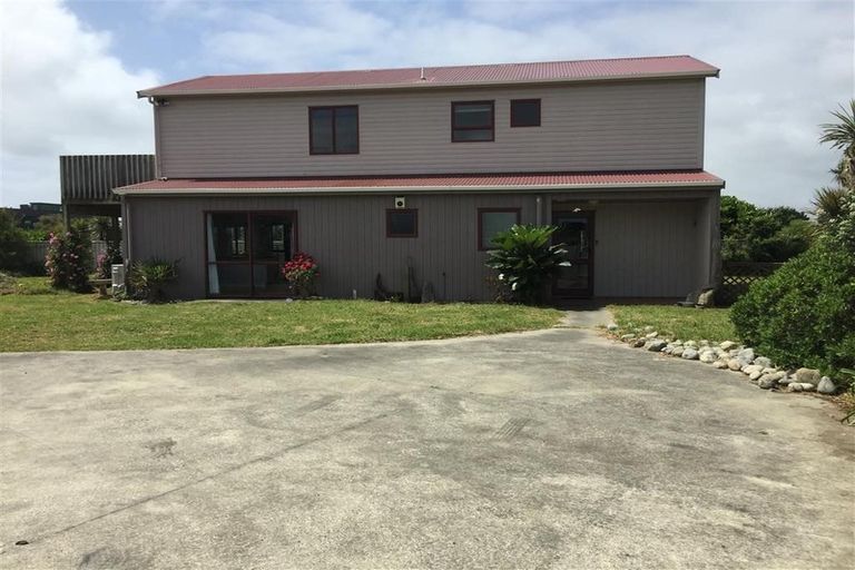 Photo of property in 151 Field Way, Waikanae Beach, Waikanae, 5036