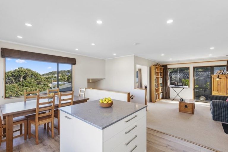 Photo of property in 8a Pekanga Road, Normandale, Lower Hutt, 5010