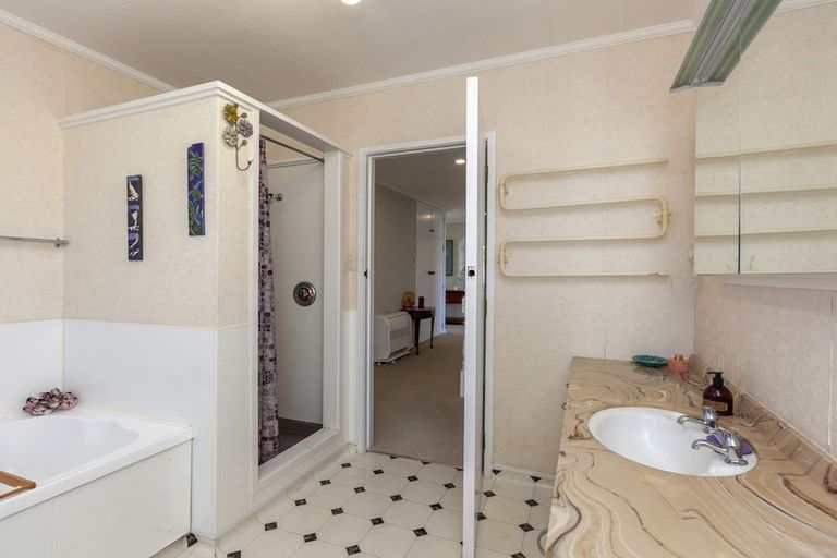 Photo of property in 75 Eatwell Avenue, Paraparaumu Beach, Paraparaumu, 5032