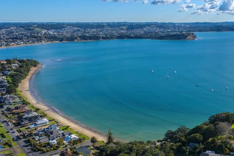 Photo of property in 1124 Whangaparaoa Road, Tindalls Beach, Whangaparaoa, 0930