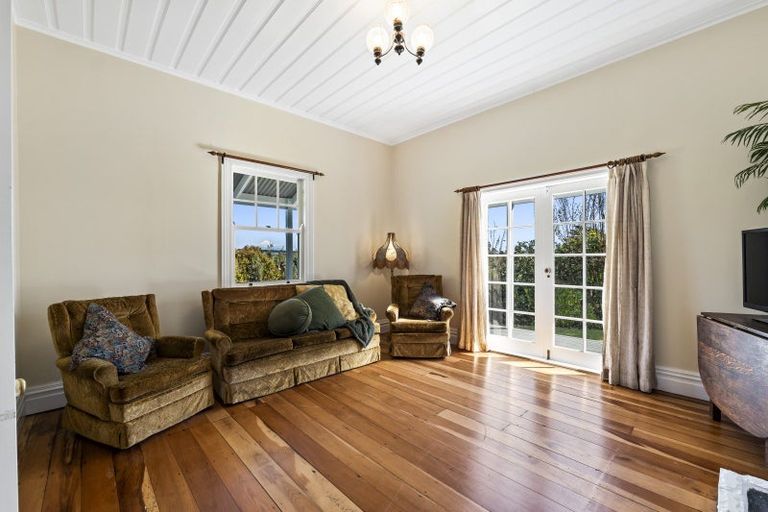 Photo of property in 1017 Main North Road, Onaero, Waitara, 4383