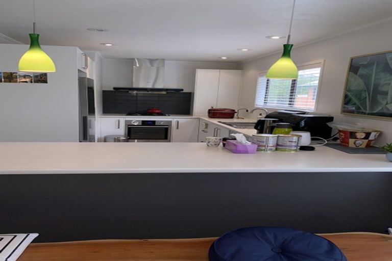 Photo of property in 10 Palliser Lane, Browns Bay, Auckland, 0630