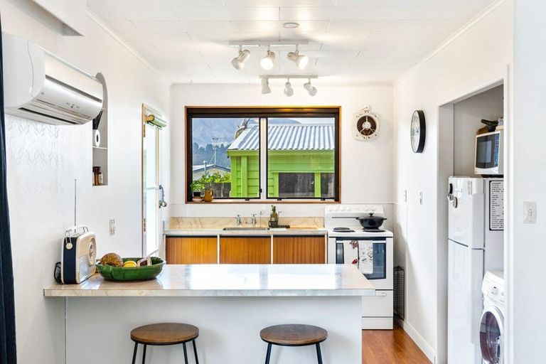 Photo of property in 16a Indiana Grove, Totara Park, Upper Hutt, 5018