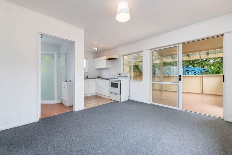 Photo of property in 92 Bruce Mclaren Road, Henderson, Auckland, 0612