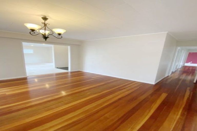 Photo of property in 3 Reelick Avenue, Pakuranga Heights, Auckland, 2010