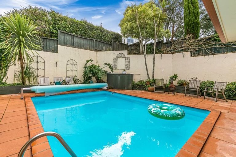 Photo of property in 3/2 Beach Road, Castor Bay, Auckland, 0620