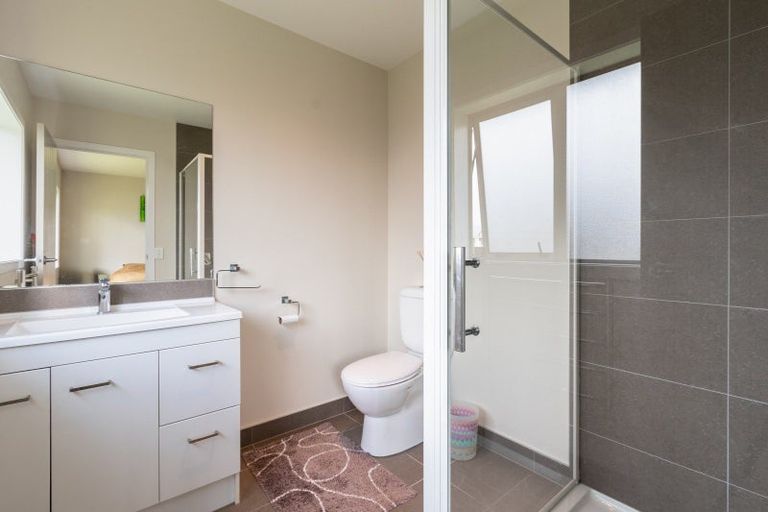 Photo of property in 28 Simpson Crescent, Raumati Beach, Paraparaumu, 5032