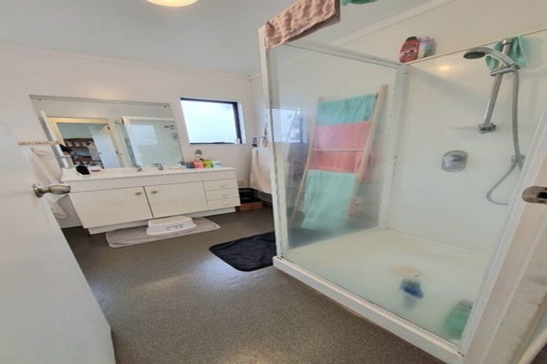 Photo of property in 3/21 Te Atatu Road, Te Atatu South, Auckland, 0610