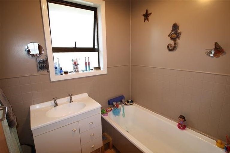 Photo of property in 1 Duff Place, Mosgiel, 9024