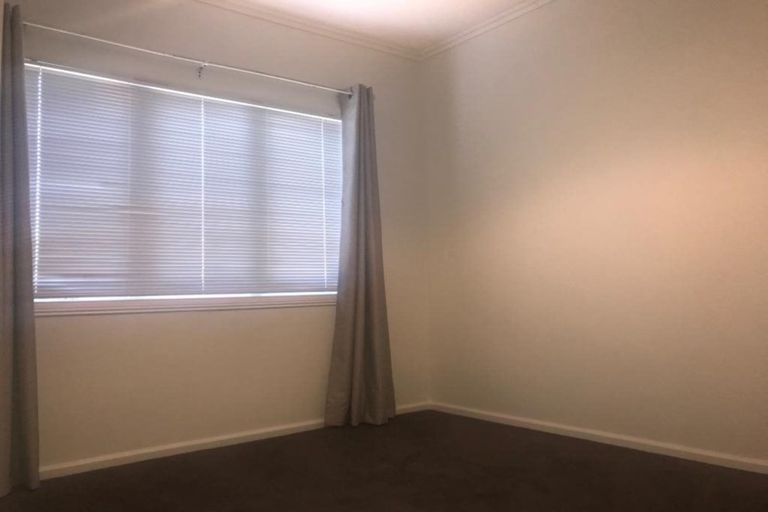Photo of property in 1a Truscott Place, West Harbour, Auckland, 0618