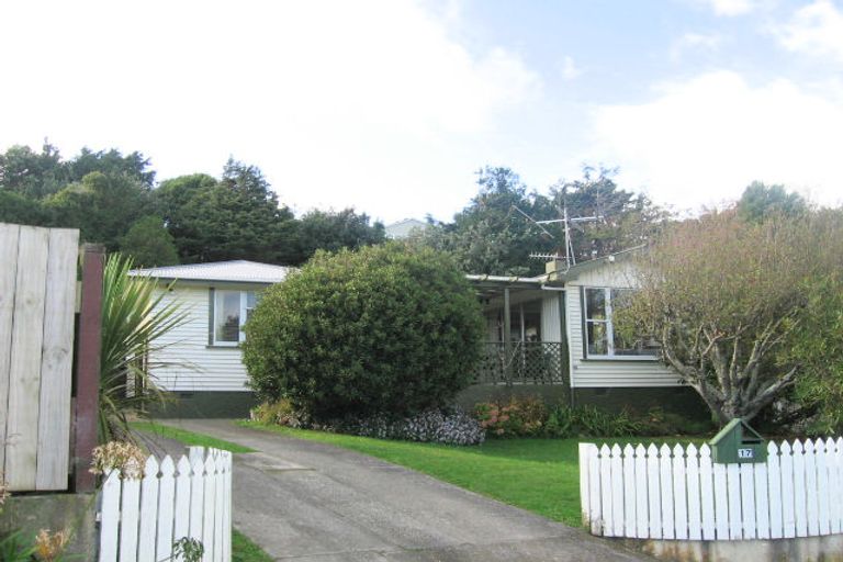 Photo of property in 17 Dorset Grove, Cannons Creek, Porirua, 5024