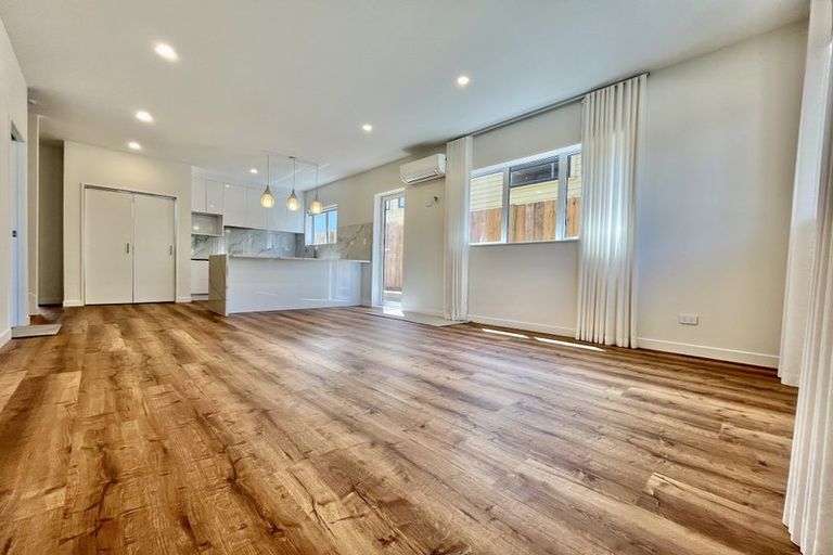 Photo of property in 7b Hanson Place, West Harbour, Auckland, 0618