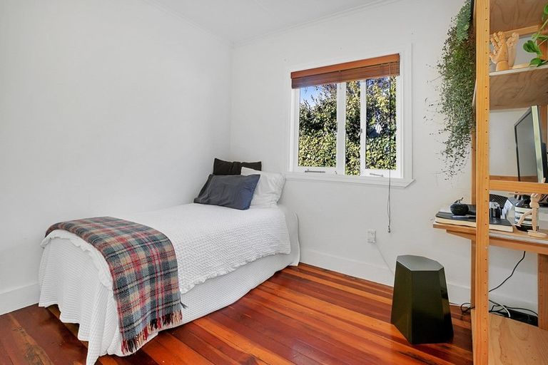 Photo of property in 10 Walmer Road, Point Chevalier, Auckland, 1022