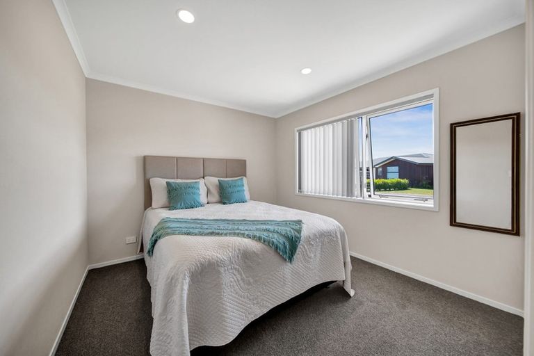 Photo of property in 5 Condor Crescent, Waiwhakaiho, New Plymouth, 4312