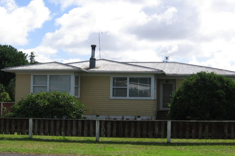 Photo of property in 8 Glen Norman Avenue, Henderson, Auckland, 0610