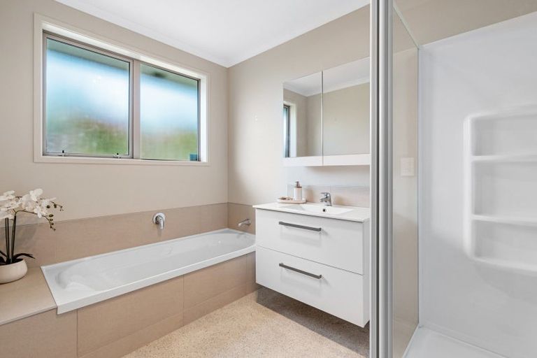 Photo of property in 28 Blacklock Road, Pyes Pa, Tauranga, 3112