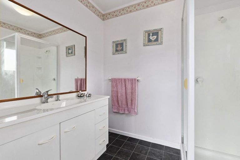 Photo of property in 38 Landsdowne Terrace, Karori, Wellington, 6012