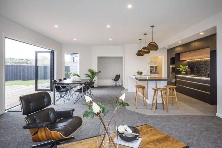 Photo of property in 9 Fairway Grove, Hokowhitu, Palmerston North, 4410