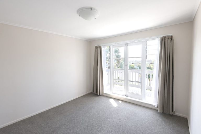 Photo of property in 498 East Coast Road, Windsor Park, Auckland, 0630