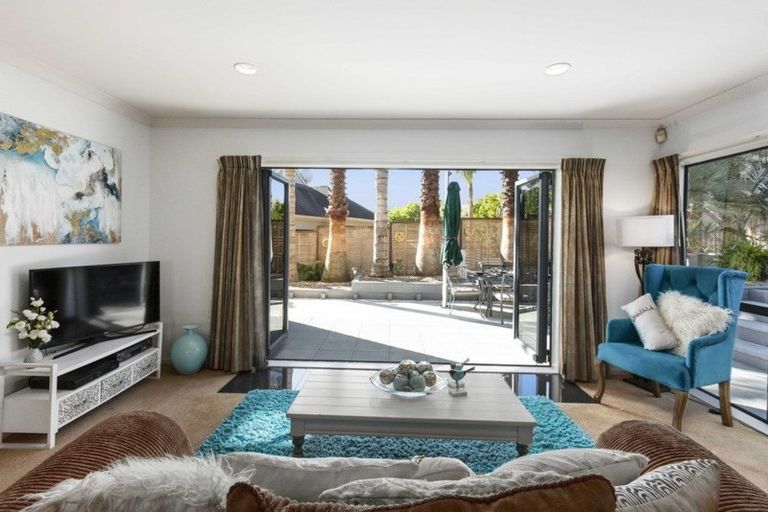 Photo of property in 34 Byblos Place, The Gardens, Auckland, 2105