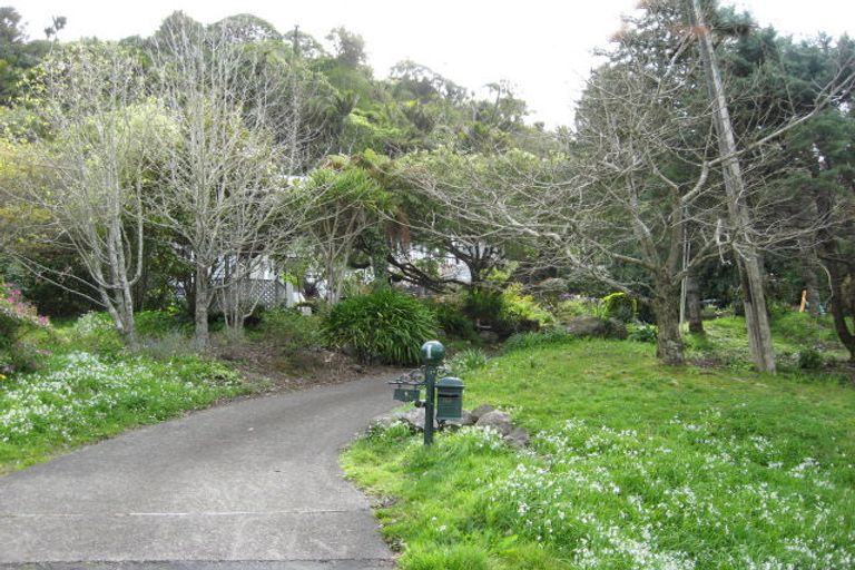 Photo of property in 1 Bush Road, Waiatarua, Auckland, 0604