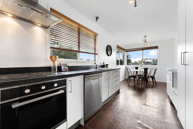 Photo of property in 2 Longreach Drive, Sunnyvale, Auckland, 0612