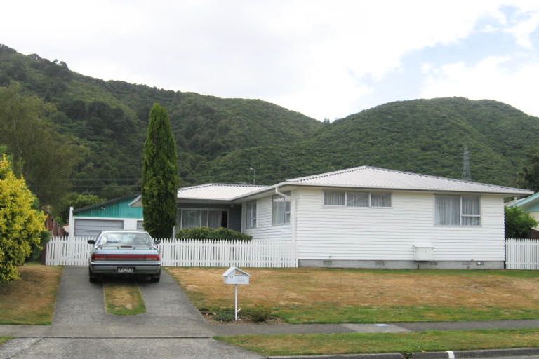 Photo of property in 11 Harvard Grove, Totara Park, Upper Hutt, 5018