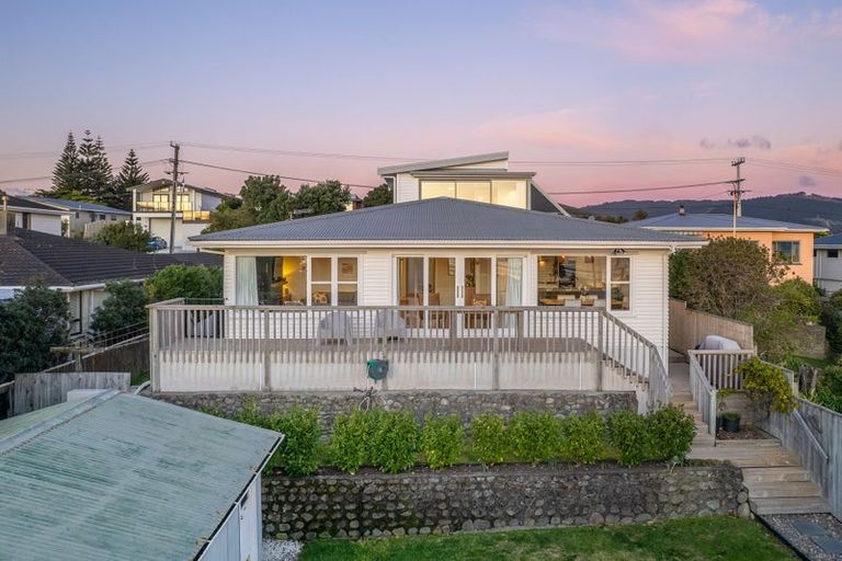 Photo of property in 86 Seaview Road, Paraparaumu Beach, Paraparaumu, 5032