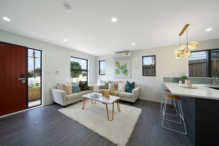 Photo of property in 4/13 Sarona Avenue, Glen Eden, Auckland, 0602