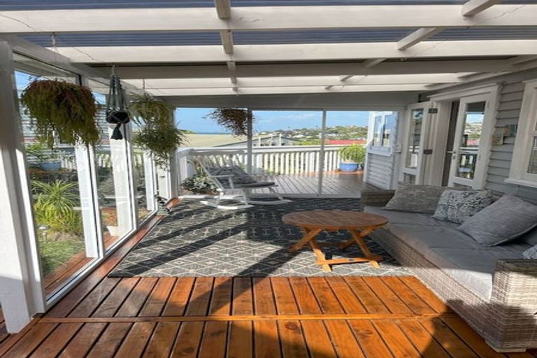 Photo of property in 2/2 Kiteroa Terrace, Rothesay Bay, Auckland, 0630