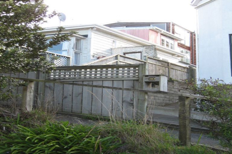 Photo of property in 30 Grove Road, Kelburn, Wellington, 6012