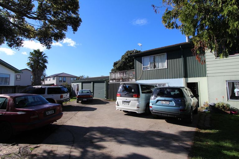 Photo of property in 24 Hinton Place, Weymouth, Auckland, 2103