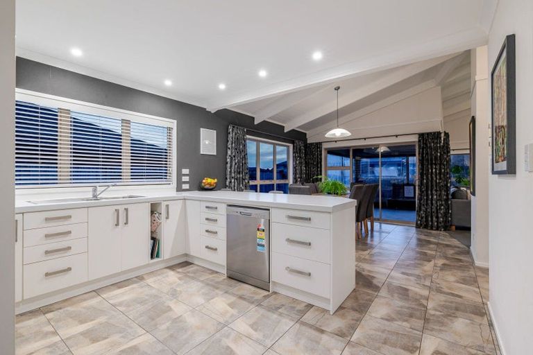 Photo of property in 19 Meridian Grove, Kelvin Grove, Palmerston North, 4414