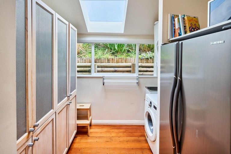 Photo of property in 9 Northland Road, Northland, Wellington, 6012