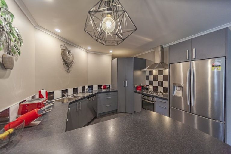 Photo of property in 6 Waitaha Place, Clive, 4102