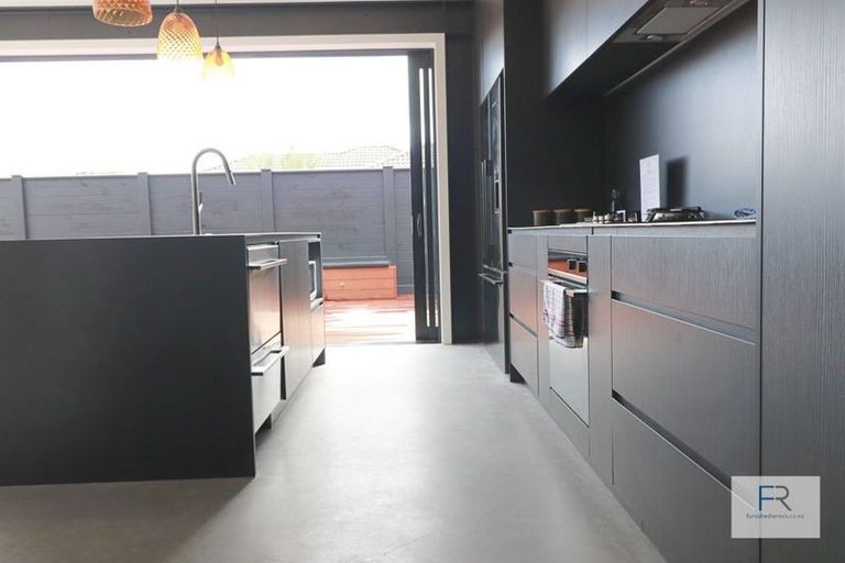 Photo of property in 4 Tapuwae Way, Mangere Bridge, Auckland, 2022