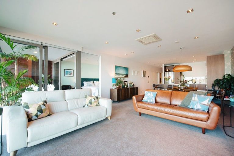 Photo of property in Patent 326 Apartments, 404s/326 Evans Bay Parade, Hataitai, Wellington, 6021