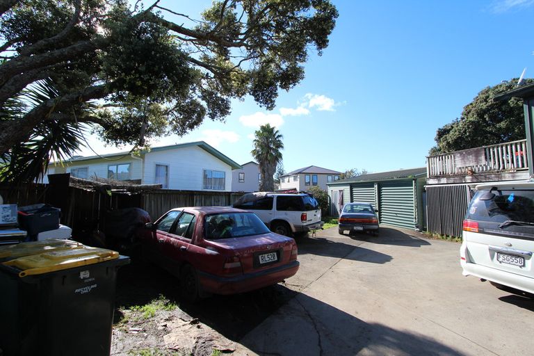 Photo of property in 24 Hinton Place, Weymouth, Auckland, 2103